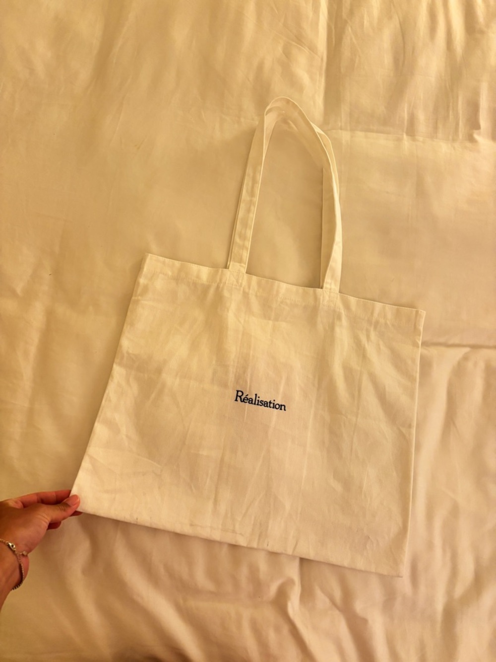 Realisation par Claudia schiffer White Canvas Tote with Red Flower Graphic - Picture 4 of 4